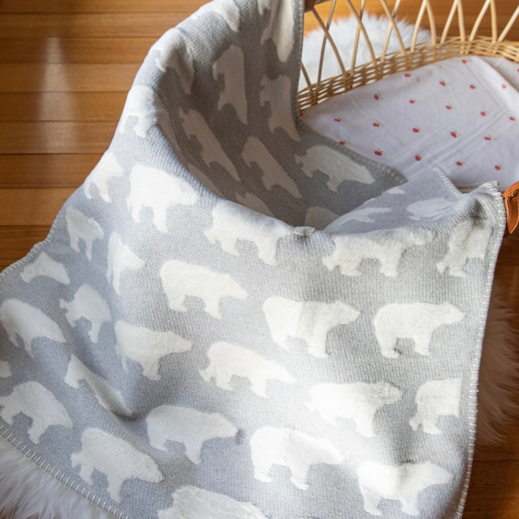 DAVID FUSSENEGGER -  FINN  Bassinet blanket - Polar Bear GREY