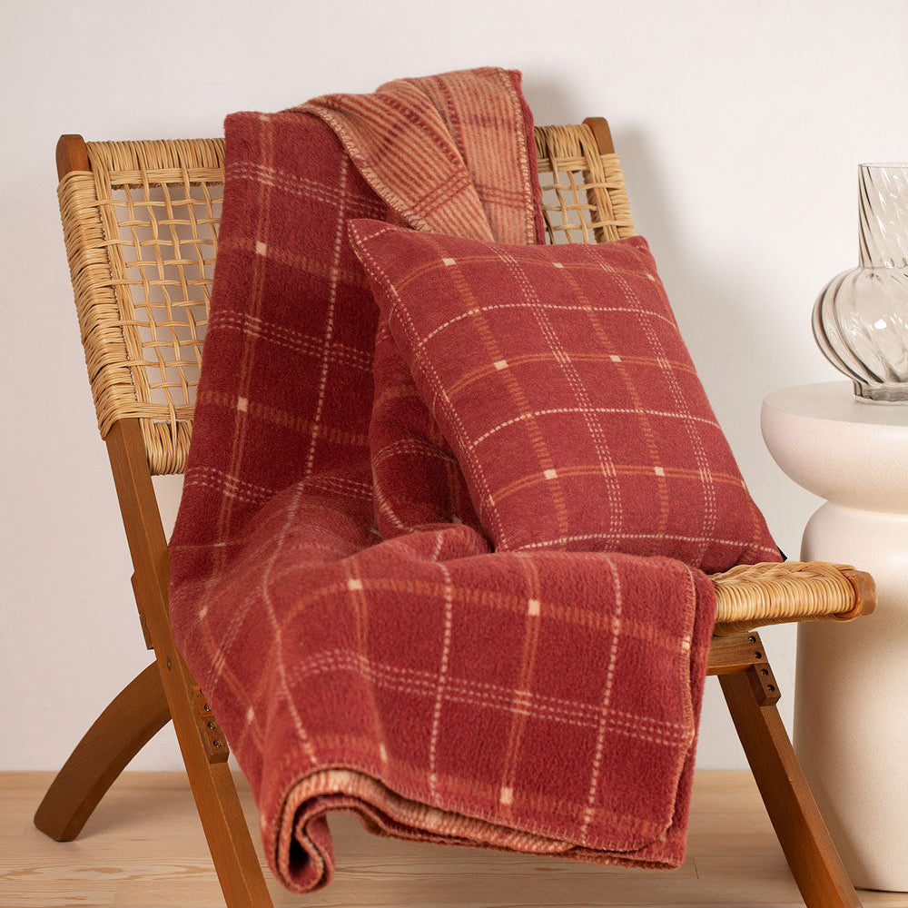 DAVID FUSSENEGGER- SAVONA CHECKERED THROW - Red