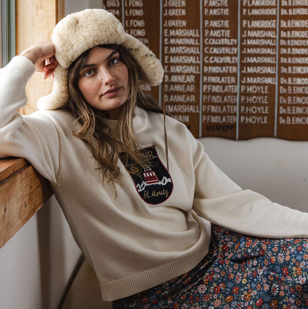 BINNY - "PIZ NAIR" - 95% Cotton 5% Nylon Crew Neck Knit with Embroidered Badge Detail.