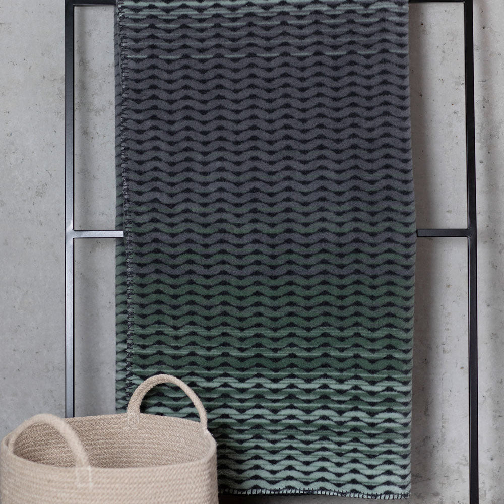 DAVID FUSSENEGGER -  SAVONA GRADIENT - IVY WAVES  throw
