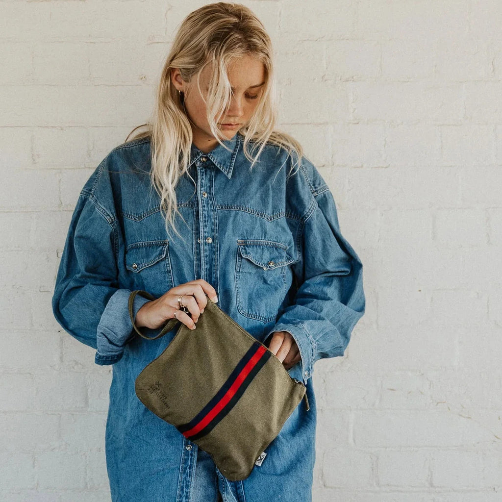 PONY RIDER - Escapee Clutch with Strap - KHAKI