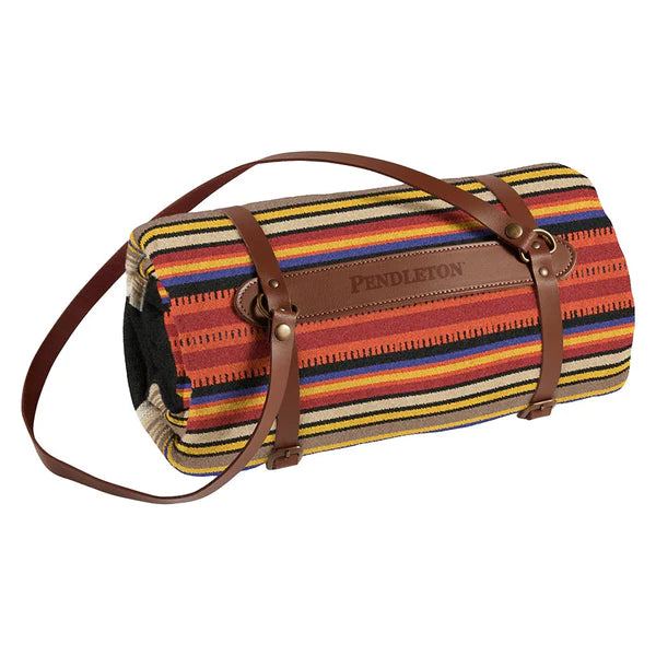 PENDLETON -  NATIONAL PARK  THROW with Leather Carrier- ARCADIA Black